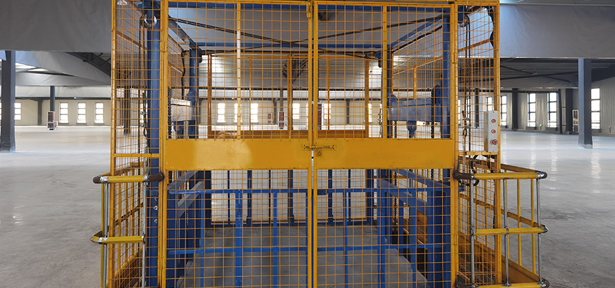 導(dǎo)軌式升降機(jī)